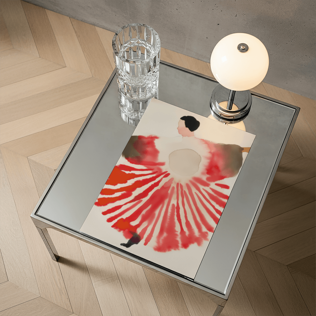 Modernes Kunstposter Flaming Wings mit abstraktem rotem und beigem Design auf einem Couchtisch