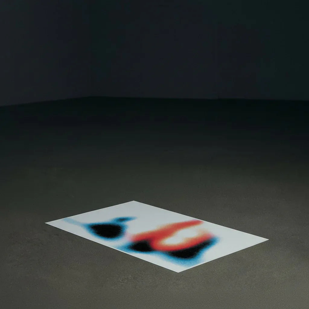 Modernes Poster Heat Haze mit künstlerischem abstraktem Design auf neutralem Hintergrund