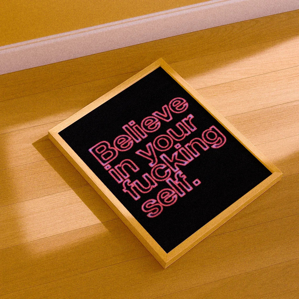 Motivationsposter Believe In You in schwarzem Rahmen mit auffälligem Design zur Inspiration