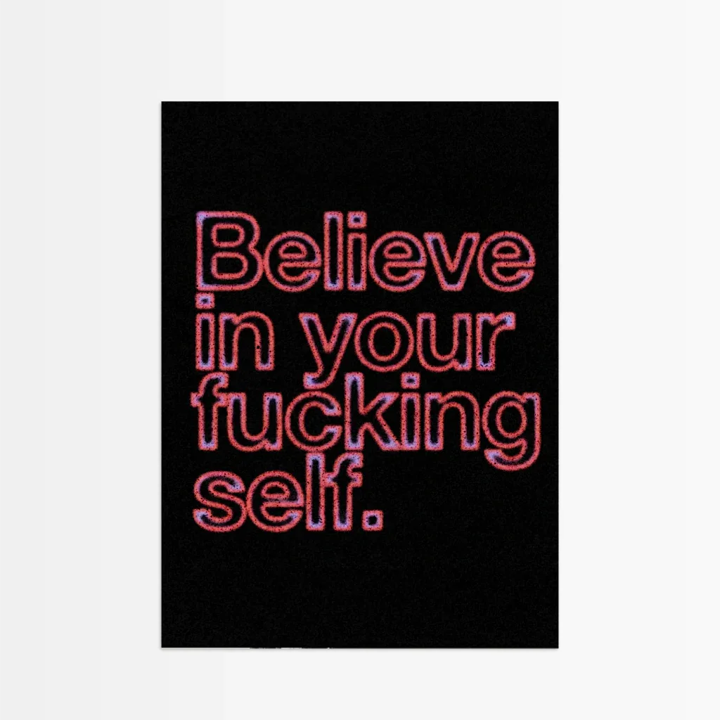 Motivationsposter Believe In You mit inspirierendem Spruch auf schwarzem Hintergrund