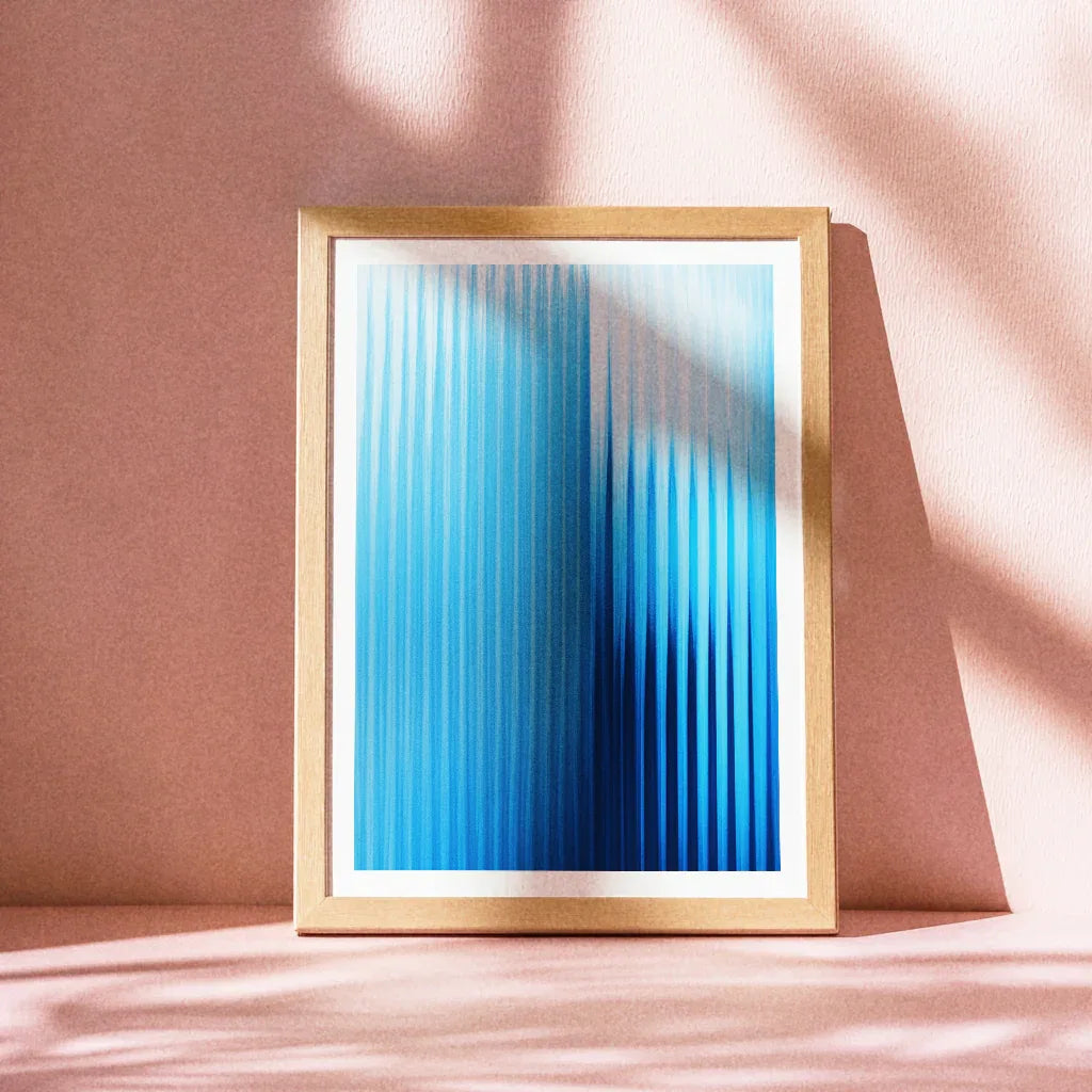 Poster blaues Design mit sanften vertikalen Streifen in verschiedenen Blautönen