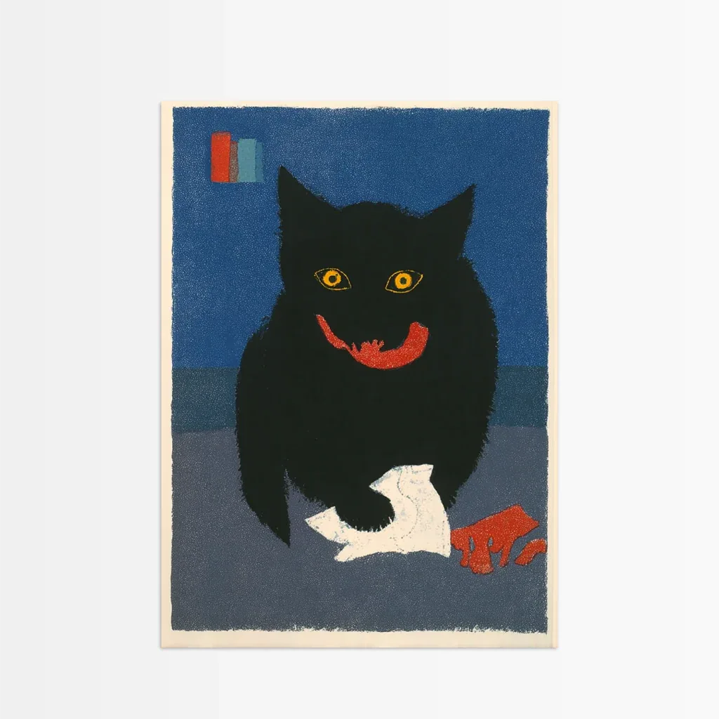 Schwarze Katze Poster mit leuchtenden Augen und rohem Fisch im Mund vor blauem Hintergrund