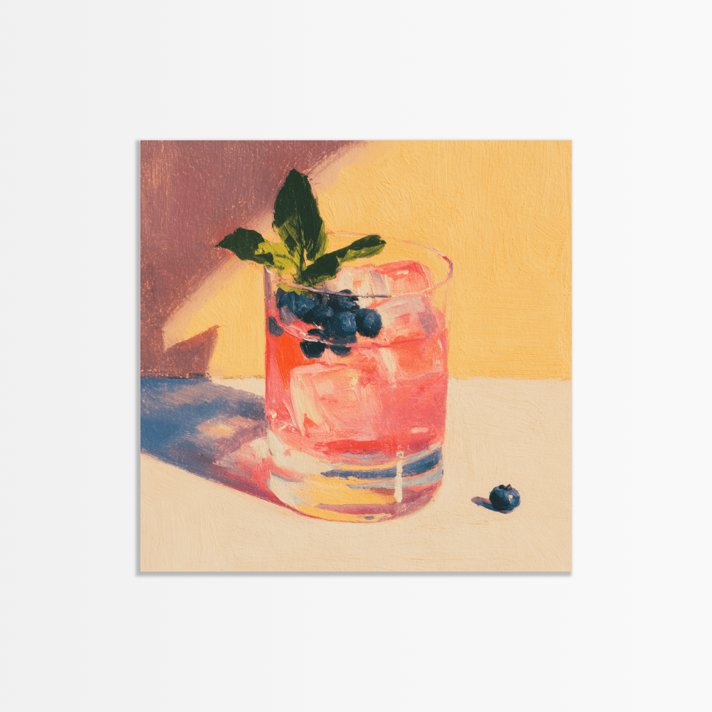 Sommerliches Poster Pink Drink mit frischen Minzblättern und Heidelbeeren im Glas